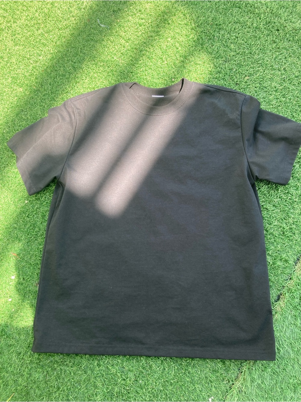 Gildan Black Short-Sleeve Crew Neck Tee - Picture 1 of 3
